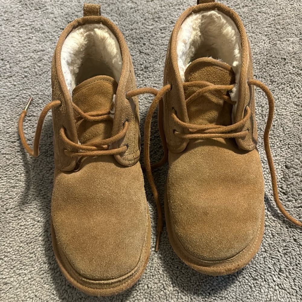 UGG Kids' Neumel Tasman Boot in Chestnut size 5